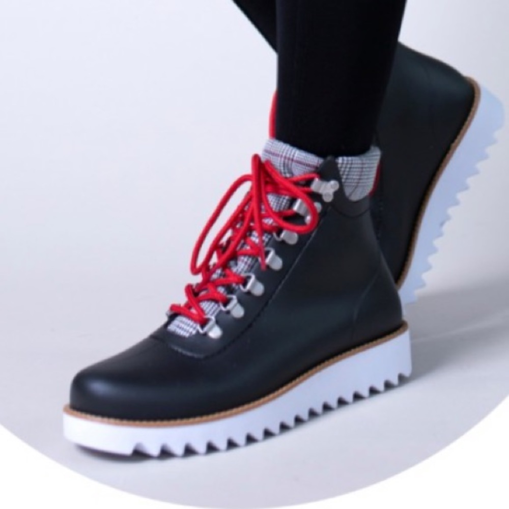 Bernardo Winnie High-Top Rain Hiker boots in black